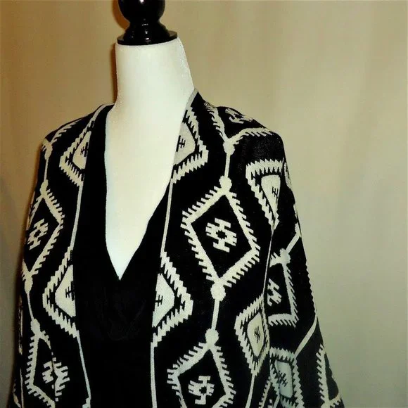Poncho with Aztec Pattern by H&M Divided - Picture 4 of 7